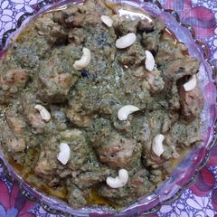 A picture of Afghani haryali gravy chicken.