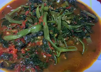 Mudah Cepat Memasak Kangkung terasi saus tiram Enak Sederhana