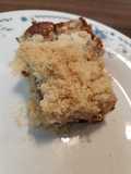 Cuca de banana com farofa e chocolate branco