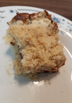Foto de Cuca de banana com farofa e chocolate branco