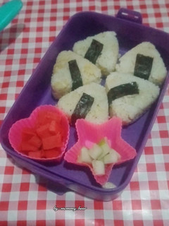 Foto resep Bekal 2 : onigiri nasi uduk