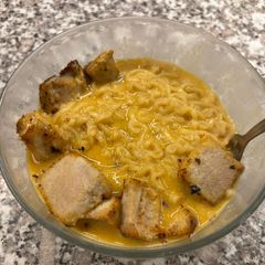 A picture of Yum Yum Sauce Instant Ramen.