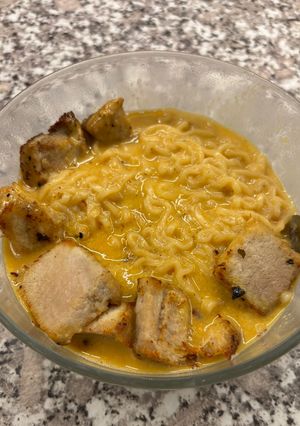 A picture of Yum Yum Sauce Instant Ramen.
