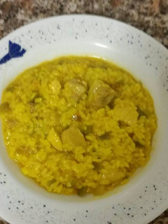 Una foto de Arroz con pollo y costillas