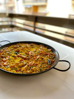 Una foto de Paella con preparado de marisco y verduras 🥘