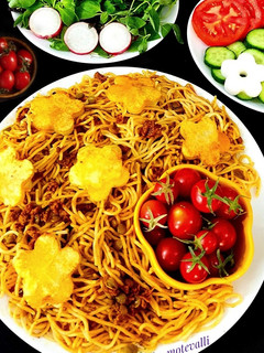 عکسی از دستور ماکارونی با عدس وگوشت چرخ شده