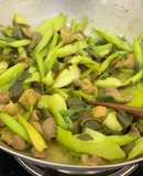 Lòng gà xào lá giang