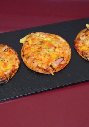 Una foto de Mini pizzas caseras