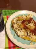 Patacón relleno con pollo y papas ripio