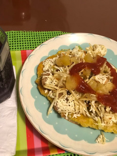 Una foto de Patacón relleno con pollo y papas ripio