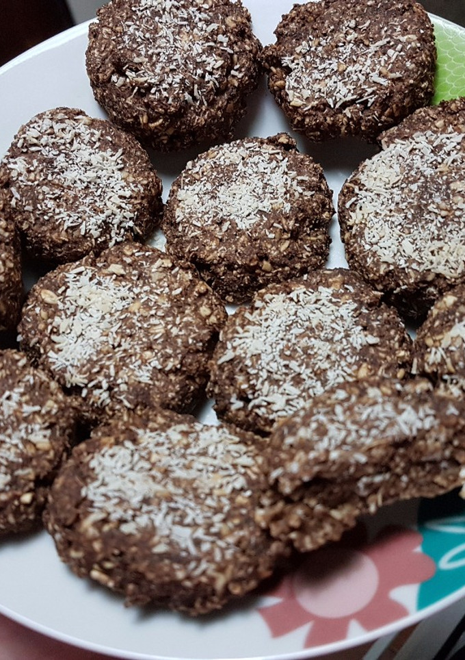 Una foto de Cookies saludables de coco y chocolate