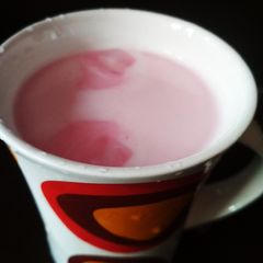 A picture of Roohafza milkshake.