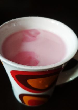 A picture of Roohafza milkshake.