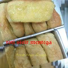 รูปของ Roti Sisir Mentega lembut, wangi dan pastinya yummy 😀 😋😋😋