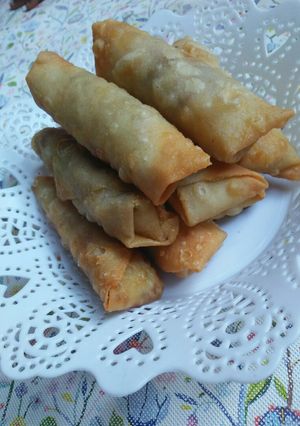 A picture of Veggie chinese Spring rolls.