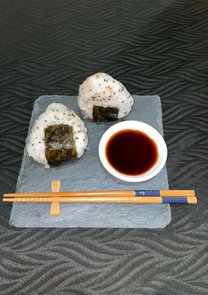 Una foto de Onigiri 🇯🇵