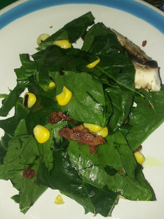 Una foto de El jardín de las espinacas (Ensalada de espinaca con tocino)
