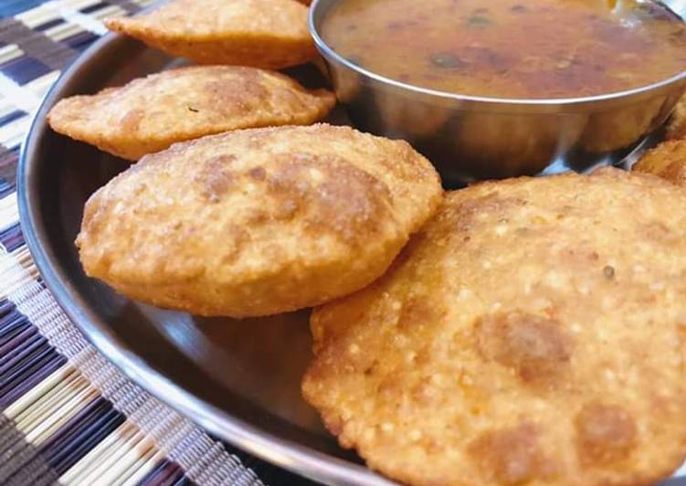 Urad dal ki poori