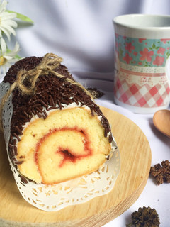 Foto resep Bolu gulung cokelat strawberry