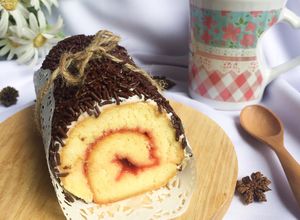 Foto resep Bolu gulung cokelat strawberry