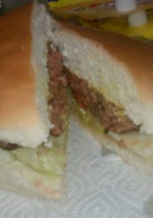 Una foto de Hamburguesas de carne caseras 🍔