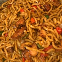 A picture of UDON Chinese Chicken Chowmein.