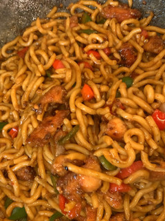 A picture of UDON Chinese Chicken Chowmein.