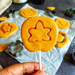 A picture of Dalgona Candy / Honeycomb Candy.
