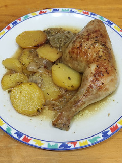 Una foto de Pollo al horno 🍗