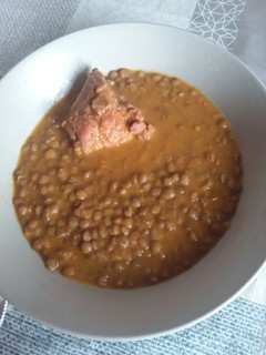 Una foto de 🍲 Lentejas con costillas🍖
