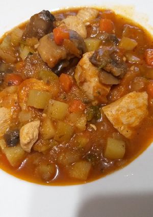 O poză a rețetei Tocănița din piept de pui cu legume.