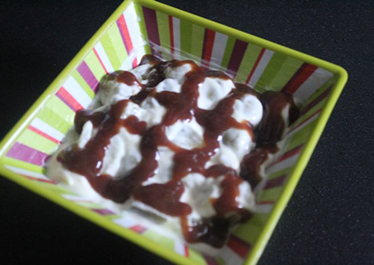 Ensalada de patatas, pepinillo y aceitunas