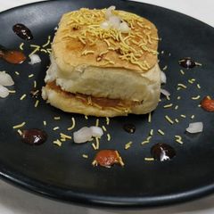 A picture of Gujrati dabeli.