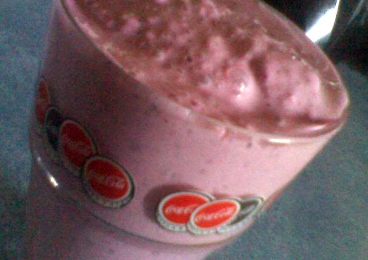 Easiest Way to Prepare Tasty Causey's Strawberry Banana Smoothie
