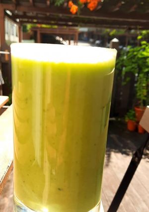 A picture of Green Smoothie (yummy).