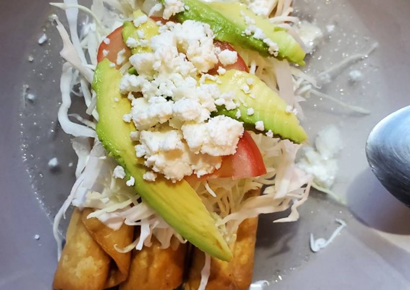 Tacos dorados estilo guerrero