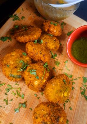A picture of Tuvar Dal Vadai.