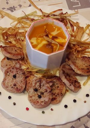 A picture of Tenderloin 🥩 with Vegetable Cream 🥕🌶 and Leek Chips.