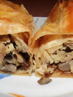 Фото Рулеты из лаваша с курицей, грибами и сыром.