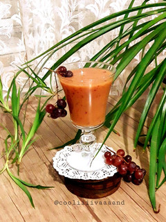 عکسی از دستور اسموتی میوه های قرمز(انگور یاقوتی و...)🍇🍑