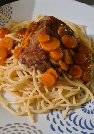 Une photo de Tournedos aux carottes accompagnés de spaghetti 🐂🥕