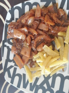 Una foto de Calamares con cebolla caramelizada