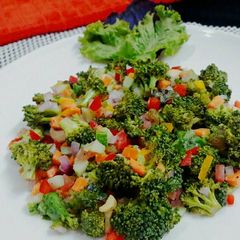 A picture of Crunchy Broccoli Salad.