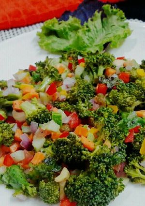 A picture of Crunchy Broccoli Salad.