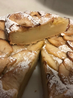 Una foto de Pastel y masa de manzana 🍎🍰