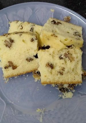 A picture of Walnut cake.