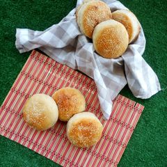 A picture of Burger buns.
