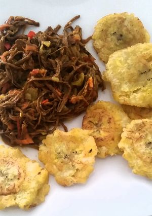 Una foto de Tostones de plátano verde muy fáciles