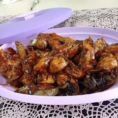 A picture of Ayam goreng mentega.