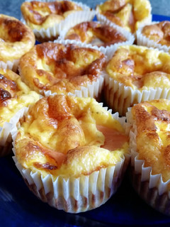 Una foto de Mini cakes salados de salmón y de bacon